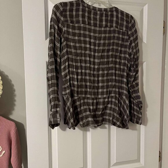 Loft Petitie Long Sleeved Paid Shirt Size Small - Picture 3 of 7
